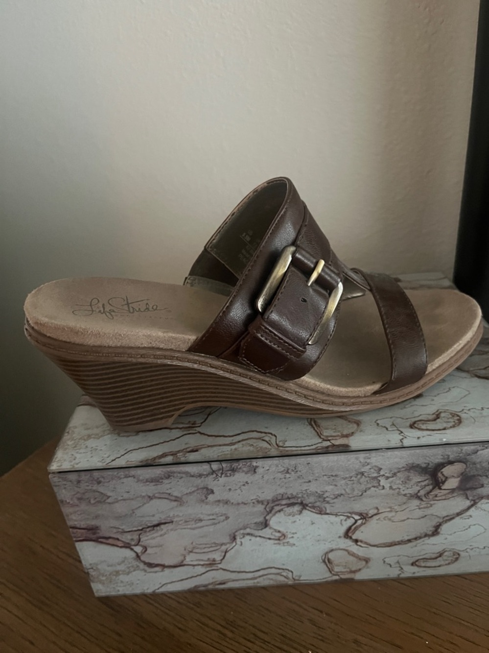 Life Stride Brown Leather Double-Strap Slide Sandals. Brown Size 9.5